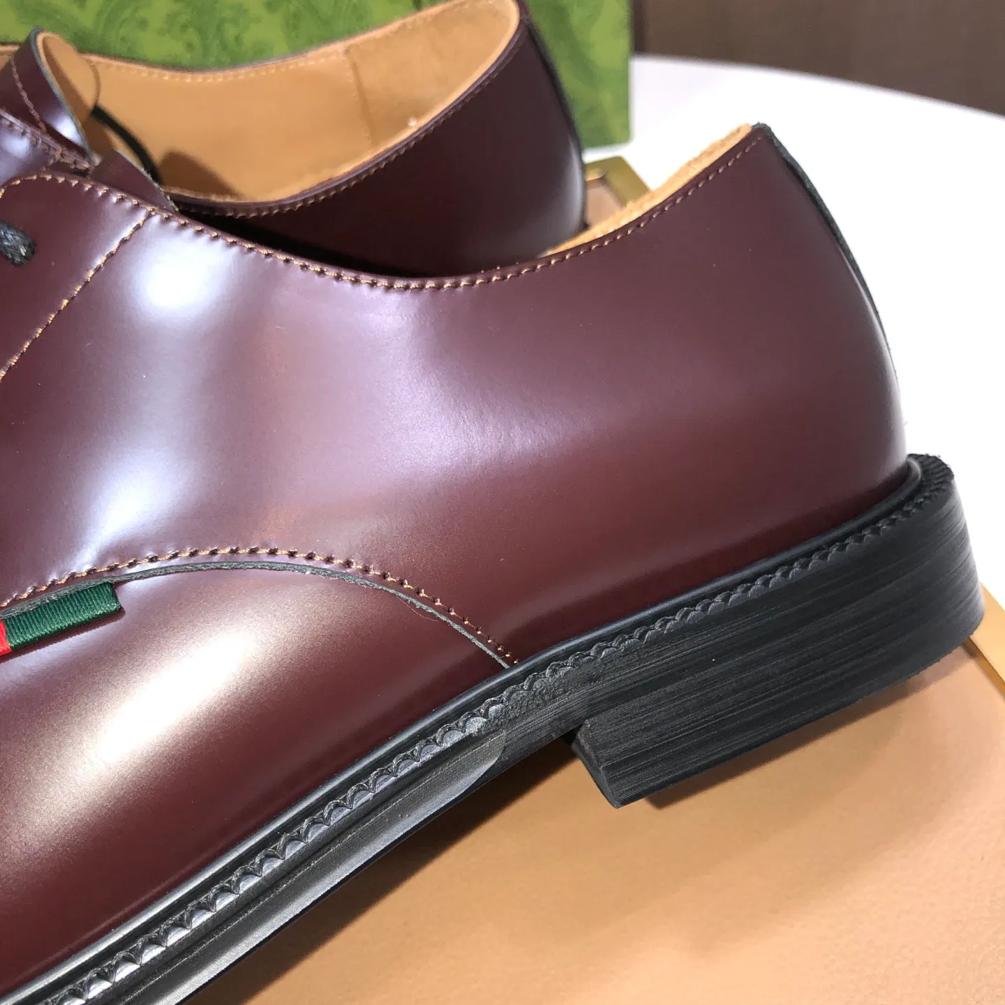 Factory batch 500💰Italy’s top luxury men’s shoe giant (GUCCI) (Gucci) (full cowhide lining) new arrival🍃Original European style🔰 Pleasant to the eye😍In order to make the shoes more durable and non-deformable🌀The production continues to follow traditional methods but there is still no lack of innovation💪The original sheepskin is selected for the leather♻️Smooth, natural and extra bright⭐Made of imported cowhide The rich man’s first choice 38-45 (45 customized)